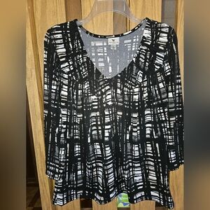 Worthington Sz L Black and White Abstract Blouse